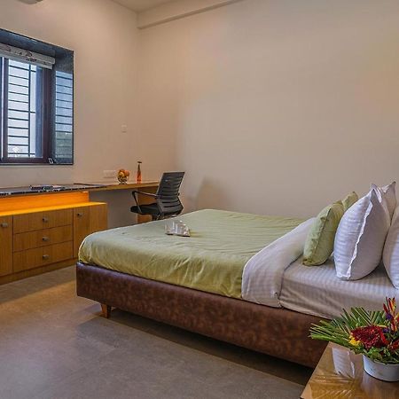 Stayvista'S Le Bon Horizon - Hillside Elegance With Chic Interiors, Poolside Serenity & Picturesque Gazebo - Proximity To Sula Насик Экстерьер фото