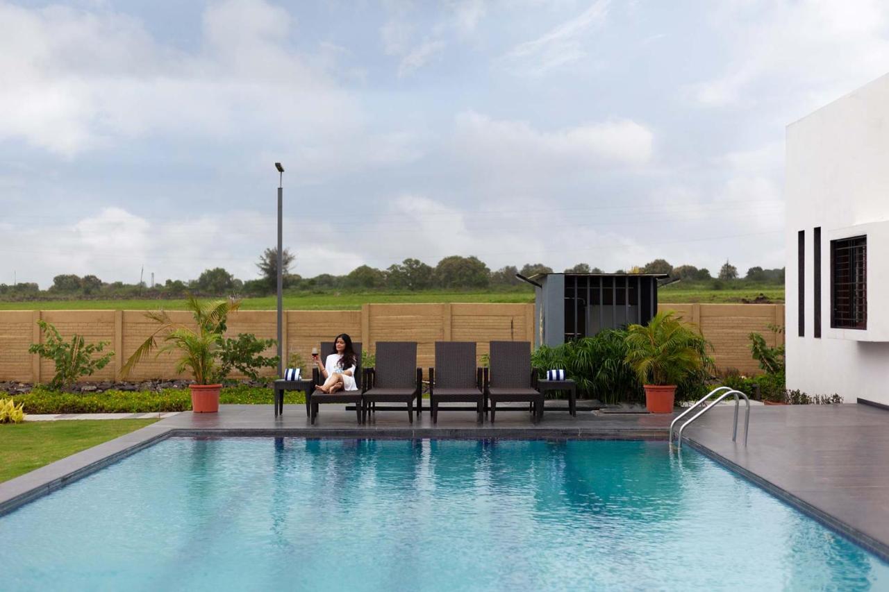 Stayvista'S Le Bon Horizon - Hillside Elegance With Chic Interiors, Poolside Serenity & Picturesque Gazebo - Proximity To Sula Насик Экстерьер фото