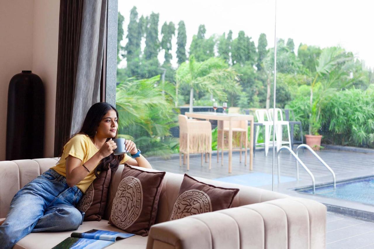 Stayvista'S Le Bon Horizon - Hillside Elegance With Chic Interiors, Poolside Serenity & Picturesque Gazebo - Proximity To Sula Насик Экстерьер фото