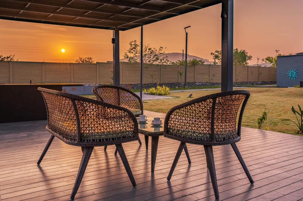 Stayvista'S Le Bon Horizon - Hillside Elegance With Chic Interiors, Poolside Serenity & Picturesque Gazebo - Proximity To Sula Насик Экстерьер фото