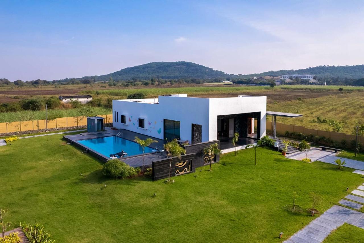 Stayvista'S Le Bon Horizon - Hillside Elegance With Chic Interiors, Poolside Serenity & Picturesque Gazebo - Proximity To Sula Насик Экстерьер фото