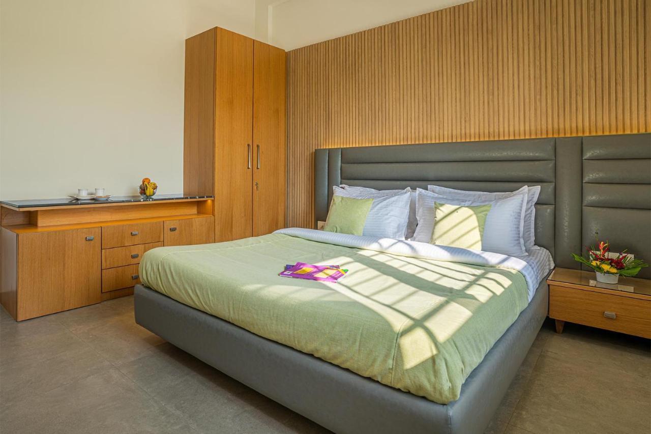 Stayvista'S Le Bon Horizon - Hillside Elegance With Chic Interiors, Poolside Serenity & Picturesque Gazebo - Proximity To Sula Насик Экстерьер фото