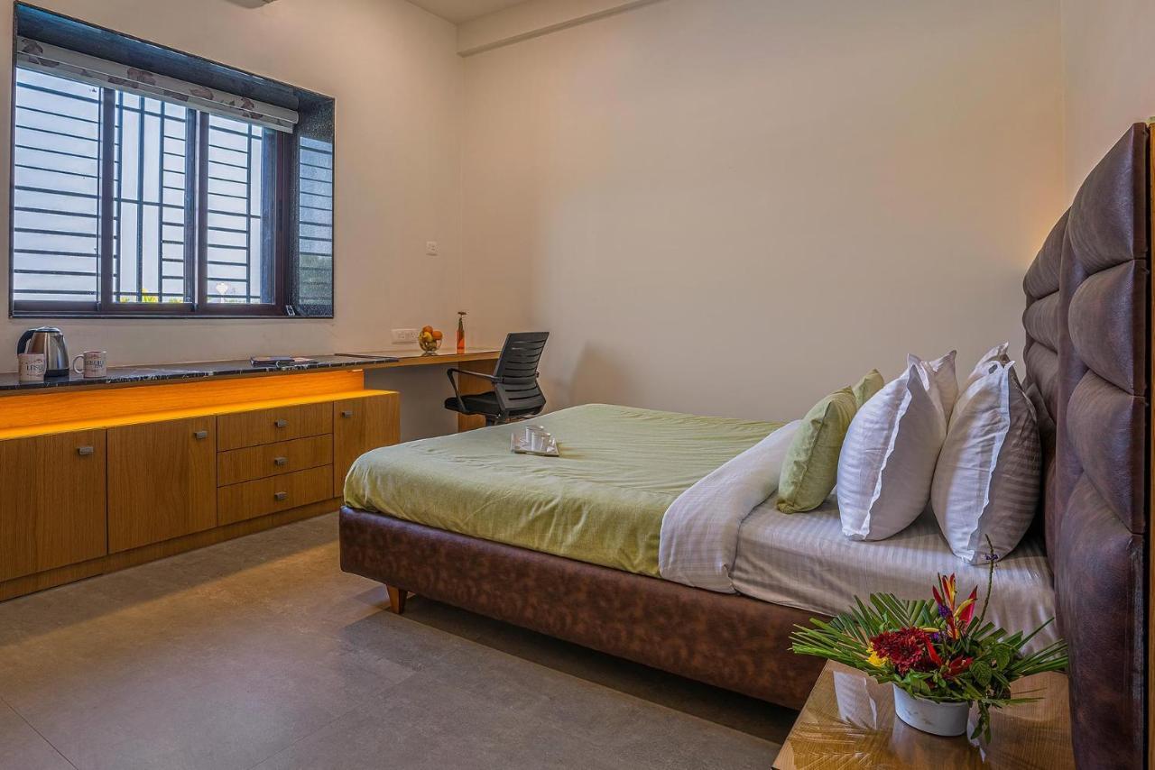 Stayvista'S Le Bon Horizon - Hillside Elegance With Chic Interiors, Poolside Serenity & Picturesque Gazebo - Proximity To Sula Насик Экстерьер фото