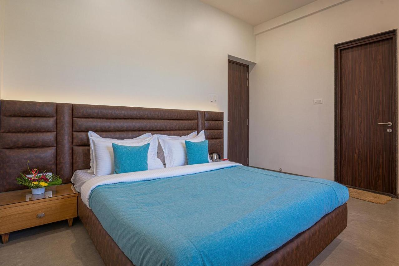 Stayvista'S Le Bon Horizon - Hillside Elegance With Chic Interiors, Poolside Serenity & Picturesque Gazebo - Proximity To Sula Насик Экстерьер фото