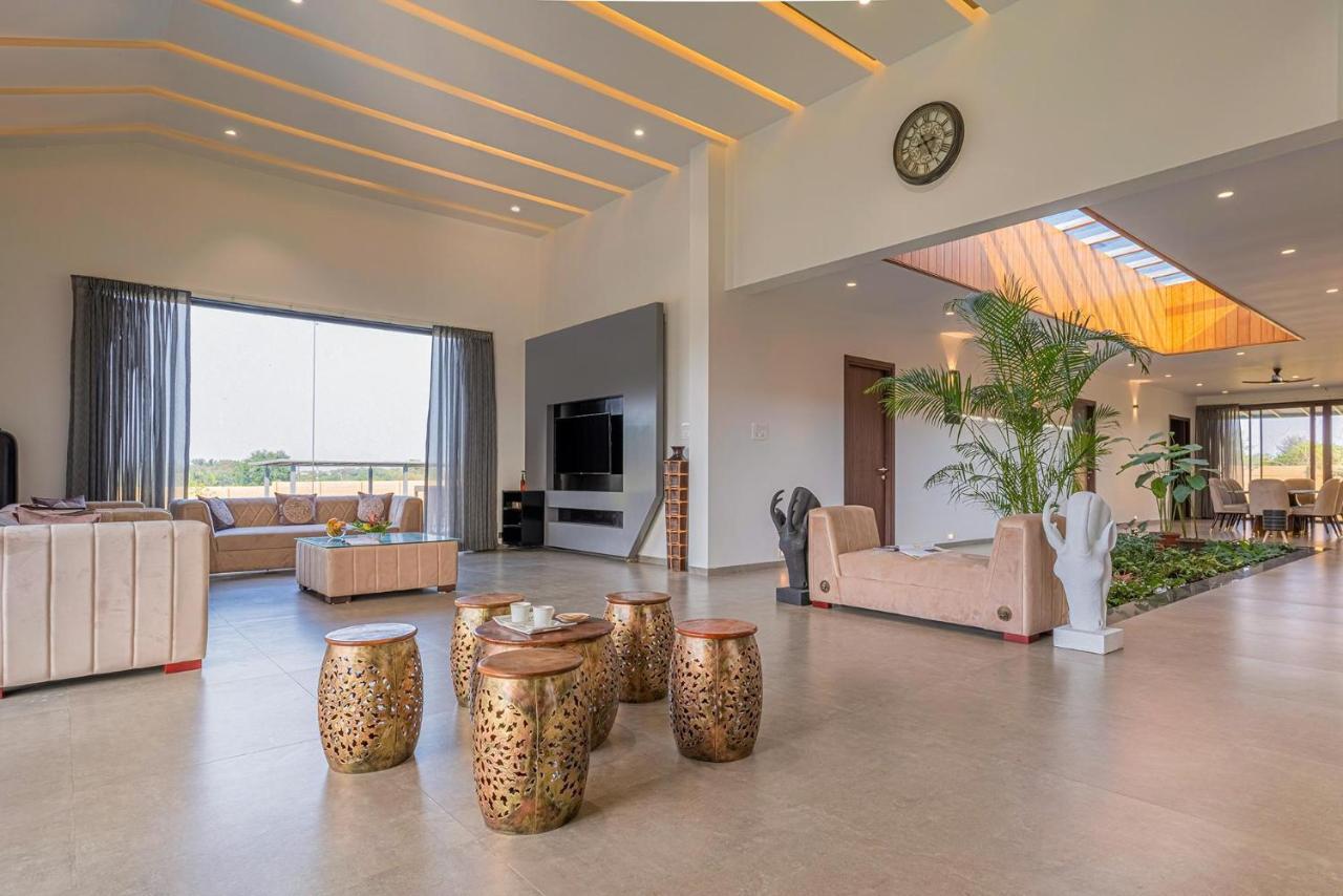 Stayvista'S Le Bon Horizon - Hillside Elegance With Chic Interiors, Poolside Serenity & Picturesque Gazebo - Proximity To Sula Насик Экстерьер фото